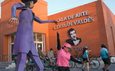 Paseo ciclista llega a la Sala “Tin Tan”