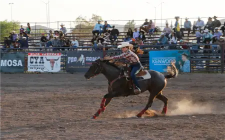 Participan chihuahuenses en campeonato internacional de monta de toros en Feria de Santa Rita