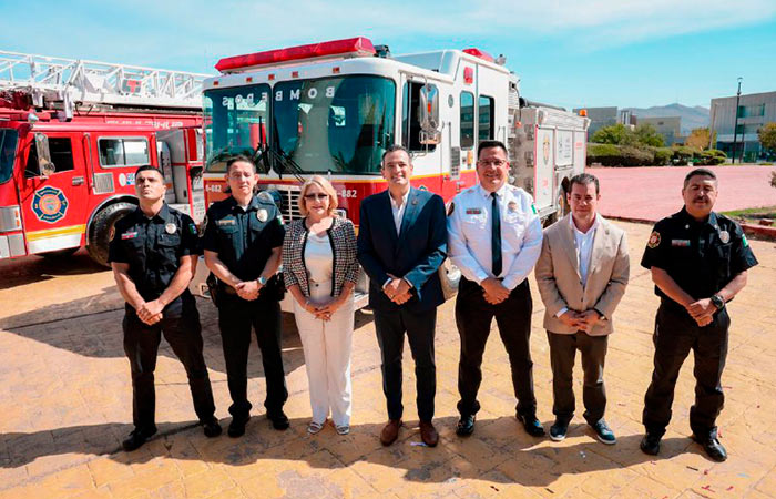Entrega alcalde Marco Bonilla dos unidades extintoras al Heroico Cuerpo de Bomberos