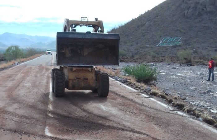 Levantan material de arrastre en carretera Sueco-Janos