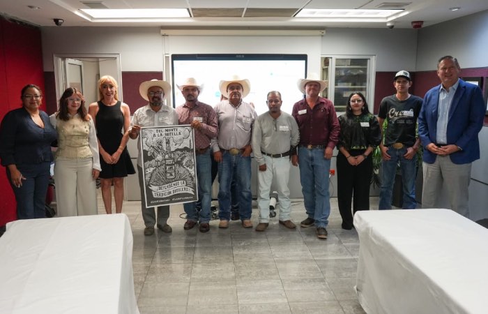 Dialoga Elizabeth Guzmán con productores de sotol sobre iniciativa para comercialización de alcohol responsable