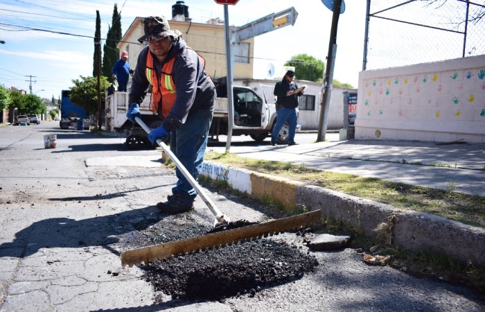 Refuerzan programa de bacheo ante daños por lluvias