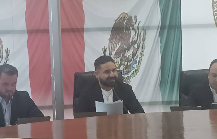 Pide Francisco Sánchez revisión constitucional de materiales educativos federales