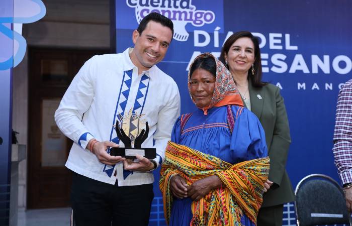 Reconoce Estado trayectoria de artesanos chihuahuenses