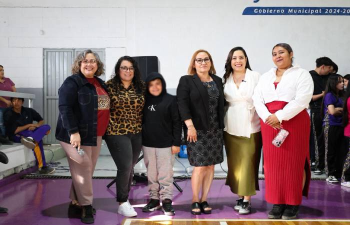 Diputada entrega mobiliario en su antigua secundaria