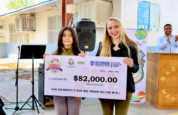 Carla Rivas entrega cheque de 82 mil pesos a primaria Narciso Mendoza