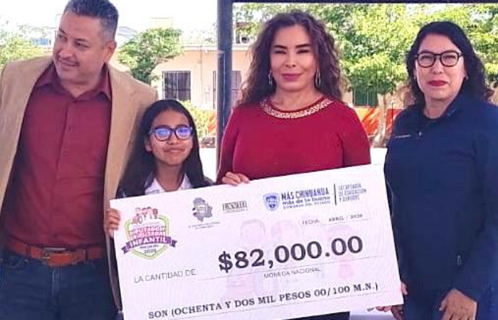 María Antonieta Pérez entrega apoyo económico a primaria del Distrito 10