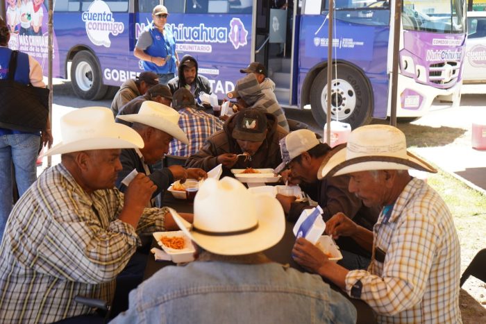 Lleva Estado comedor móvil de NutriChihuahua por primera vez a Balleza