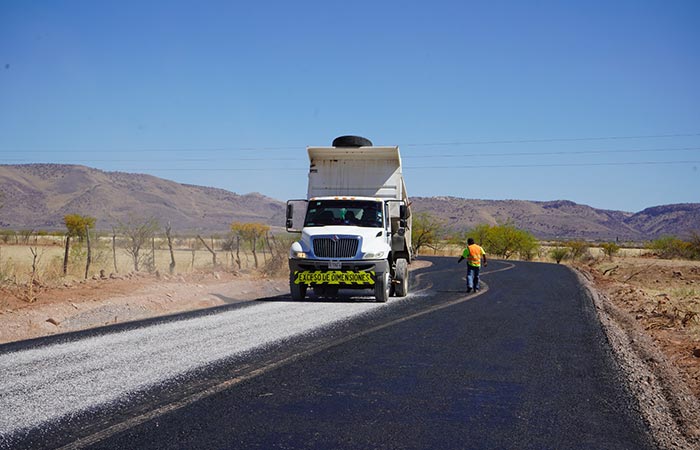 Colaboran Municipio y Estado en rehabilitar caminos rurales