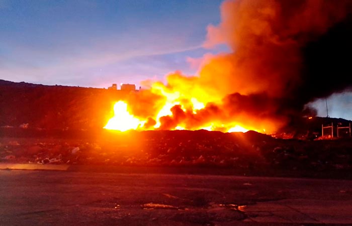 Controlan incendio en relleno sanitario en menos de una hora